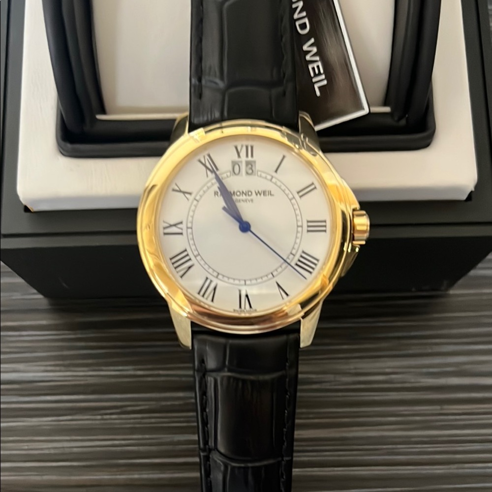 Raymond Weil Gold and Black Classic Watch - Picture 4 of 9